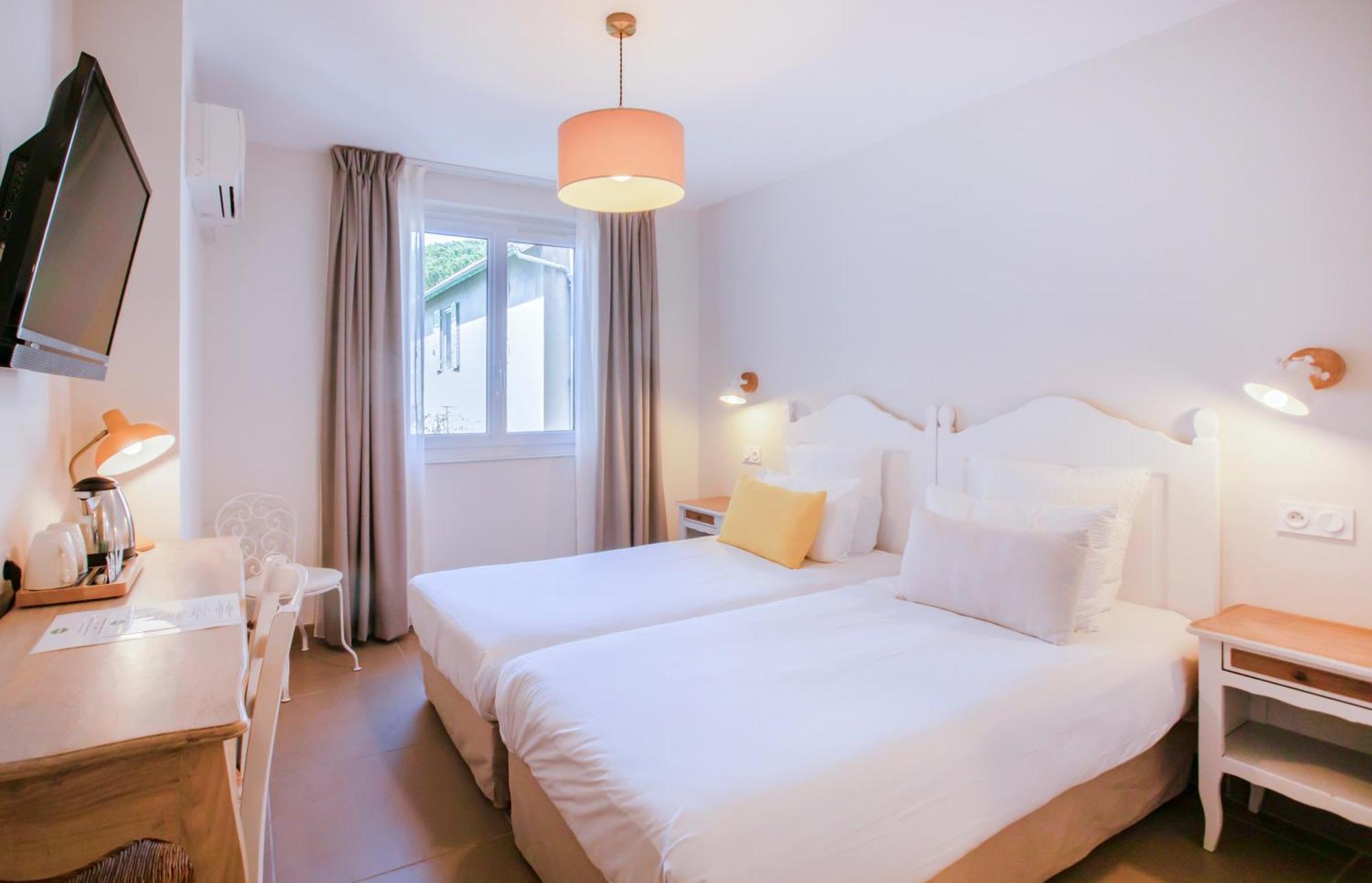 Hotel La Bienvenue Ла-Круа-Вальме Номер фото