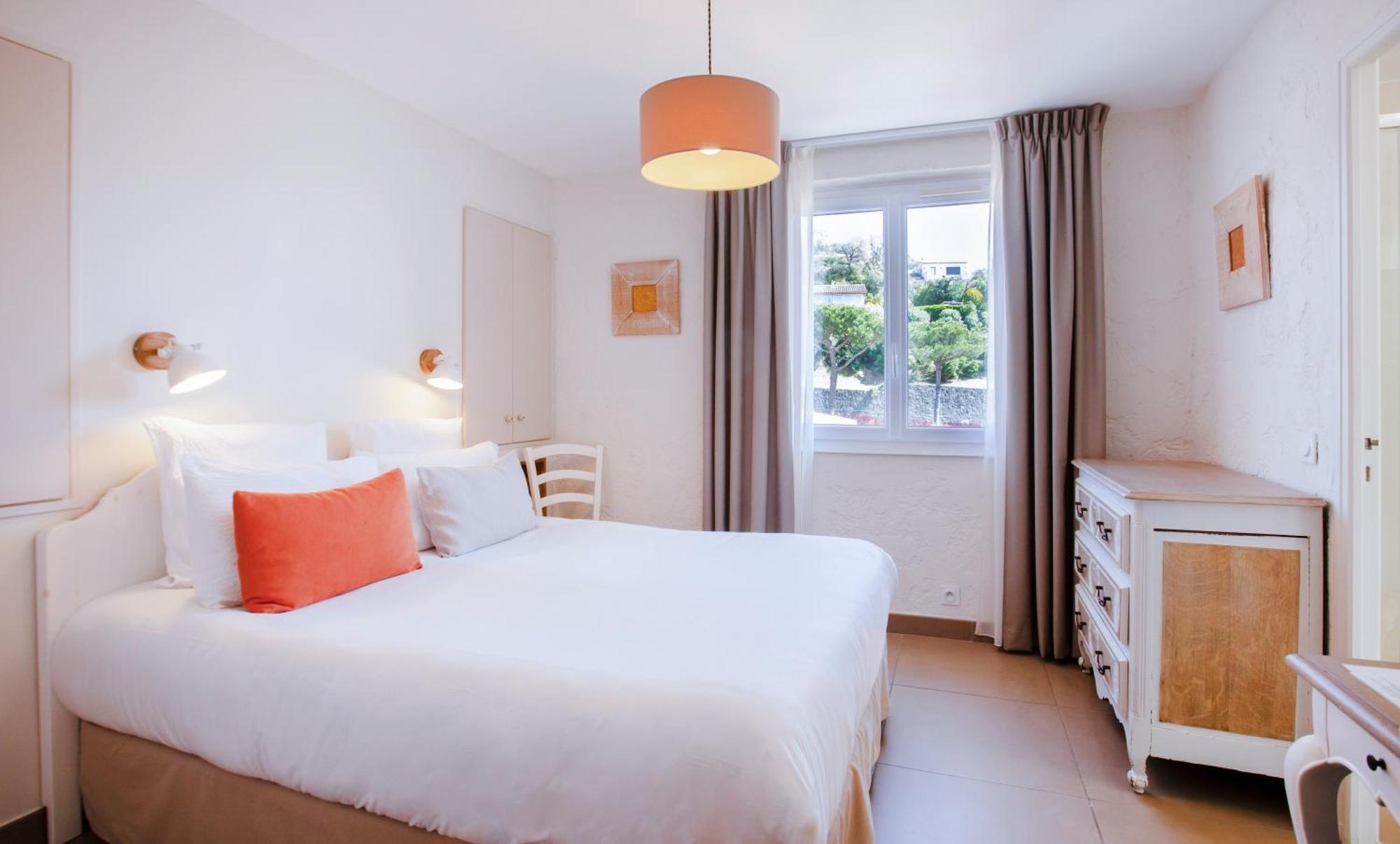 Hotel La Bienvenue Ла-Круа-Вальме Номер фото